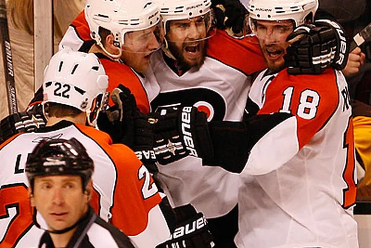 Simon Gagne celebrates his go-ahead goal in the third period that gave the Flyers the victory. (David Maialetti / Staff Photographer)