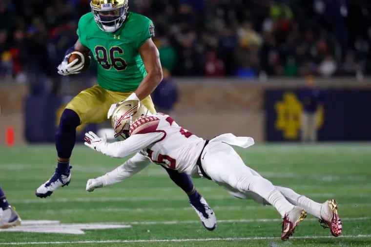 Notre Dame tight end Alize Mack (86) tried to avoid Florida State defensive back Asante Samuel Jr. after a catch last November.