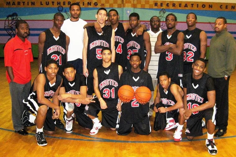 Shawn Rodgers (top row, third from left) with the Imhotep team in the 2007-08 season.