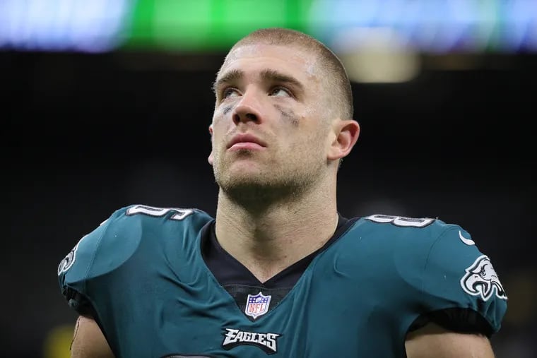 Eagles Zach Ertz walks off the field after their loss to the Saints. Eagles lose 48-7 to the New Orleans Saints in New Orleans, La. on November 18, 2018.