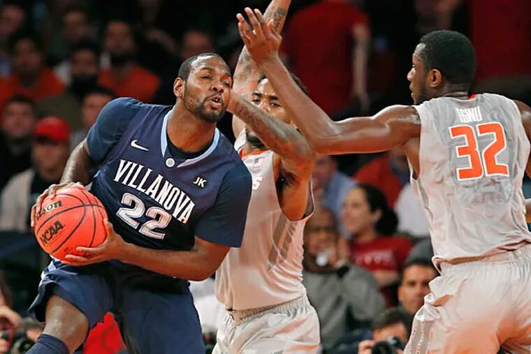 Illinois guard Rayvonte Rice (24) and Illinois forward/center Nnanna Egwu (32) defend Villanova forward JayVaughn Pinkston (22) who looks to pass in the first half of an NCAA college basketball game at Madison Square Garden in New York, Tuesday, Dec. 9, 2014. (Kathy Willens/AP)