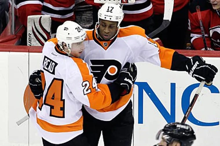 Wayne Simmonds, acquired in the Mike Richards trade, scored a goal and picked up two assists on Saturday. (Mel Evans/AP)