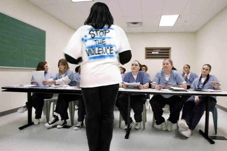 Teyne Crum of Mothers in Charge leads a session for female inmates at the Riverside Correctional Facility in Philadelphia in this Inquirer file photograph.