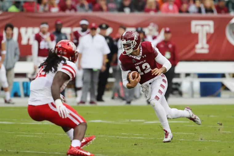 Temple quarterback Logan Marchi carries the ball in Houston’s 20-13 win on Saturday.