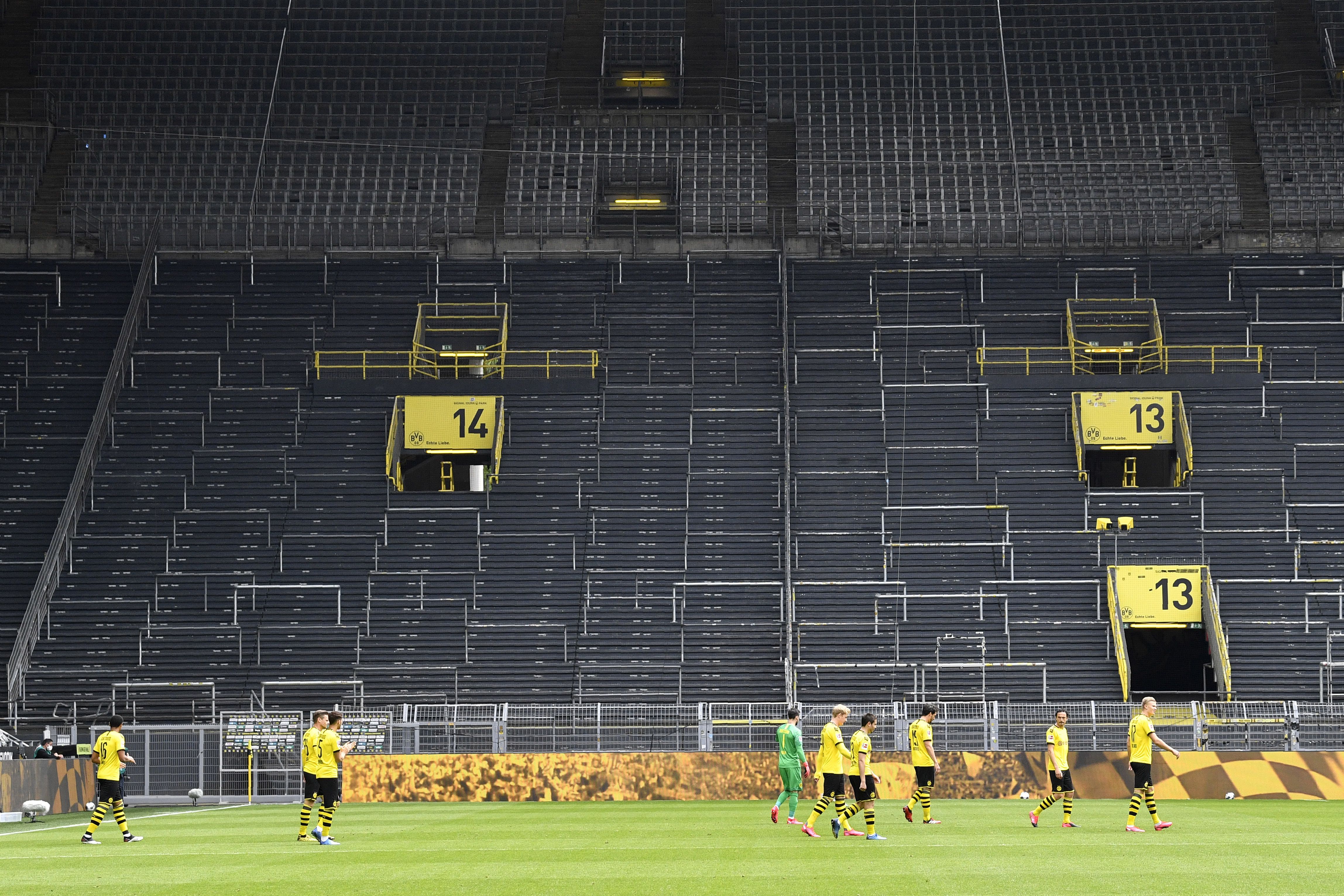 det er nytteløst Barry Permanent German soccer falls silent as 'ghost games' begin