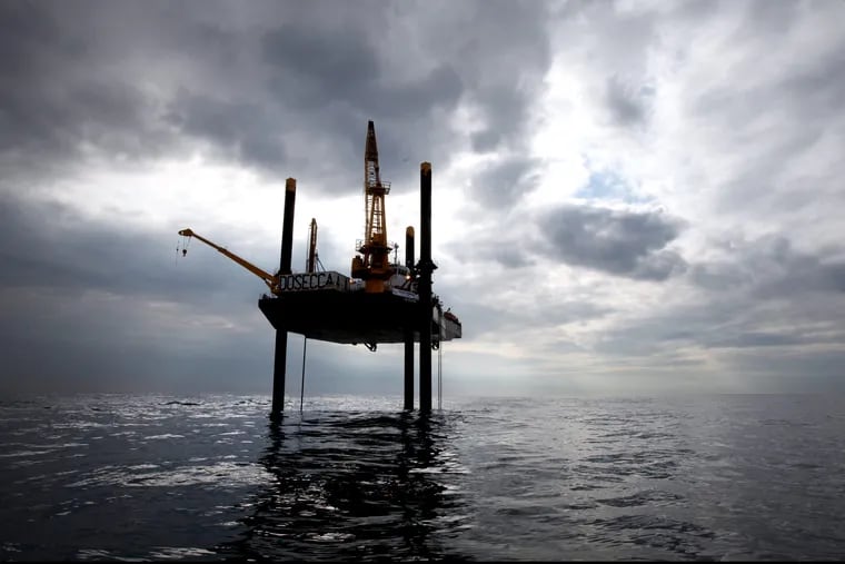 File – The drilling platform KAYD 40 miles off the coast of New Jersey to drill for soil core samples in a scientific study of climate change. (Laurence Kesterson / Staff Photographer)