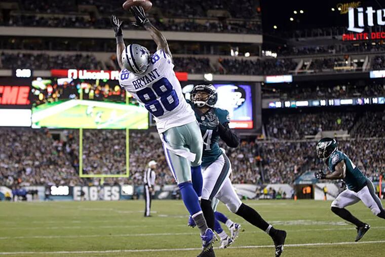 Dallas Cowboys' Dez Bryant (88) pulls in touchdown pass during the first half of an NFL football game against the Philadelphia Eagles, Sunday, Dec. 14, 2014, in Philadelphia. (AP Photo/Matt Rourke)