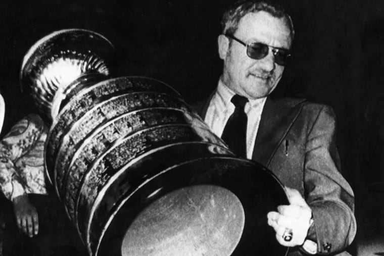 HIST:  Fred Shero carries the Stanley Cup off a plane after the Philadelphia Flyers clinched the playoffs from the Buffalo Sabres in this 1975 photo. AP FILE PHOTO  B&amp;W only