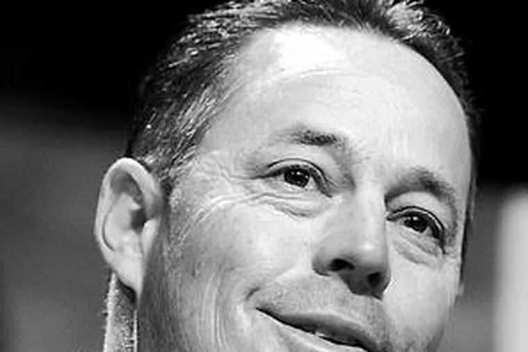 Greg Maddux formally announces his retirement at baseball&#0039;s winter meetings.