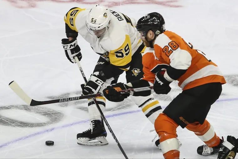 Claude Giroux  battles Pittsburgh’s Jake Guentzel for the puck in the Flyers’ 5-0 loss Wednesday in Game 4. Giroux says the Flyers will return for a Game 6.
