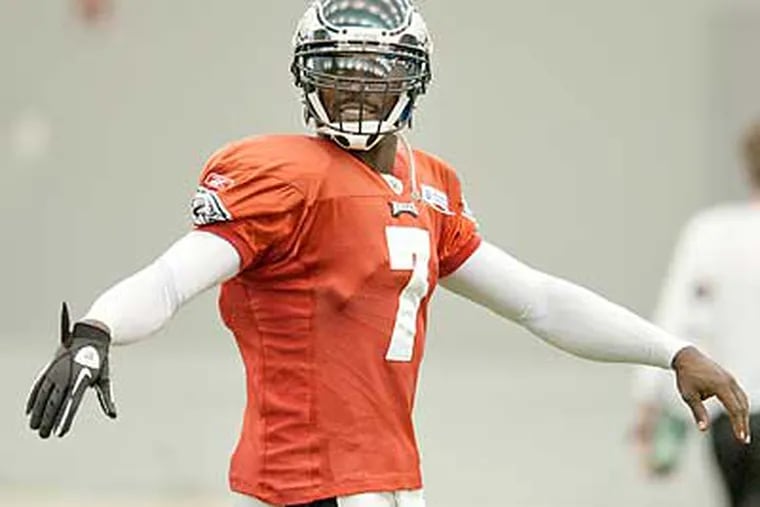 Michael Vick at practice Wednesday, wearing a glove on his injured right hand. (Clem Murray/Staff Photographer)