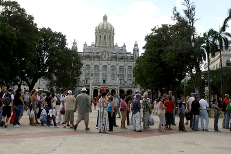 The line outside the Spanish Embassy in Havana was long yesterday. About 400 arrived to seek Spanish citizenship. Under a change in Spain, descendants of those who fled Spain for political or economic reasons can now apply.