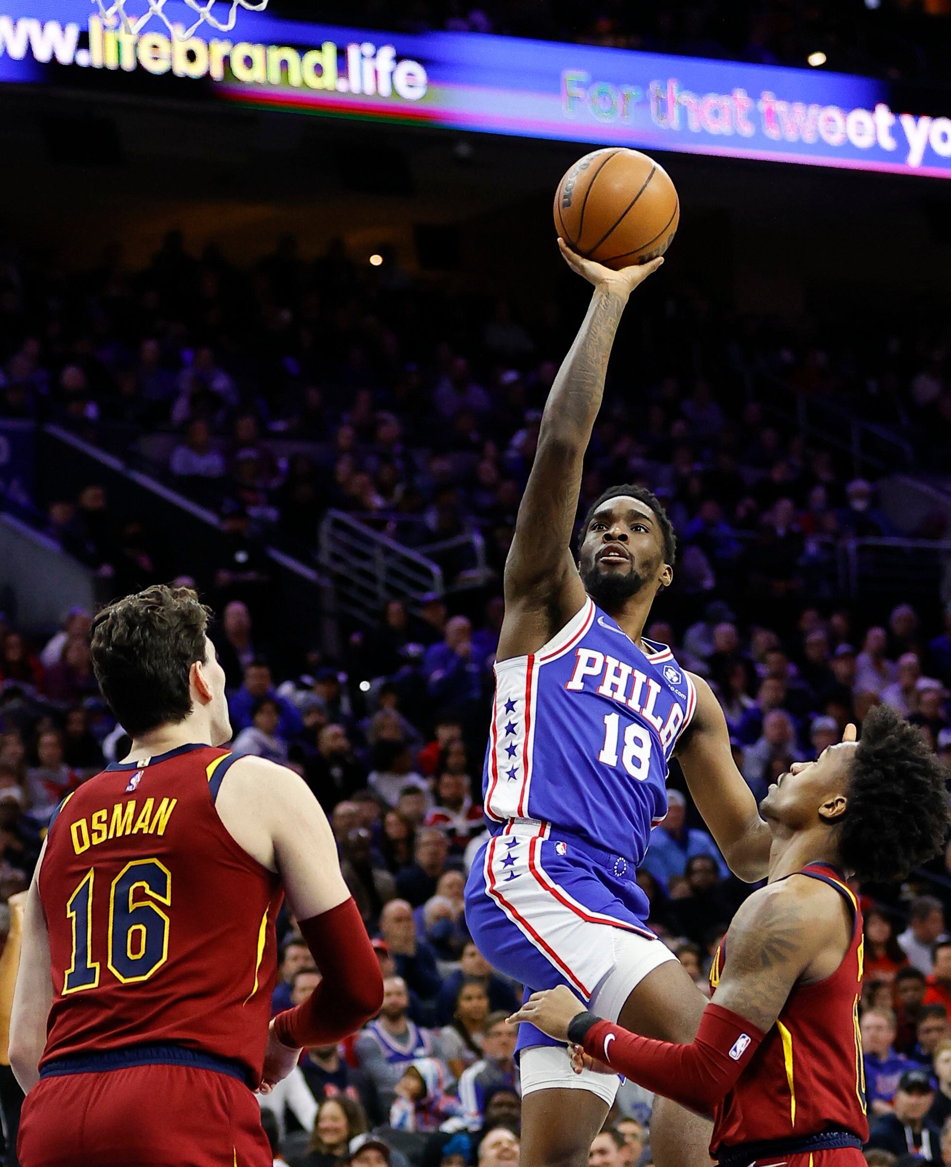 Tyrese Maxey propels the Sixers' comeback in 125-119 win over Cavaliers