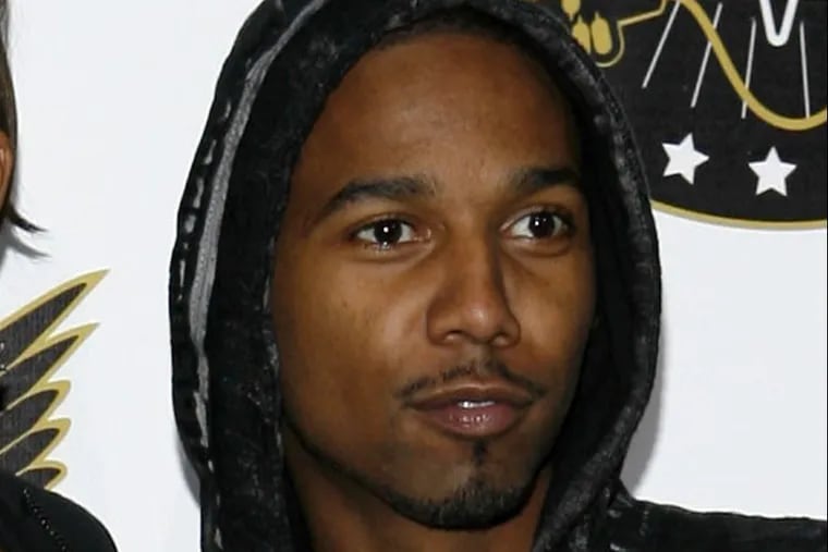 Juelz Santana turned himself into Port Authority Police early Monday after a gun was found in a carry-on bag containing his identification at a New York City area airport last week. He is due to appear in U.S. District Court in Newark later in the day. (A)