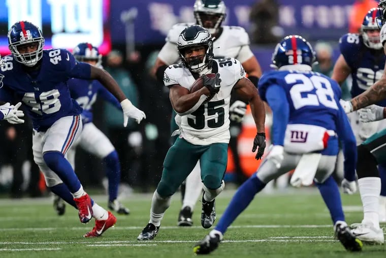 Eagles running back Boston Scott carries the ball in the fourth quarter against the Giants at MetLife Stadium.