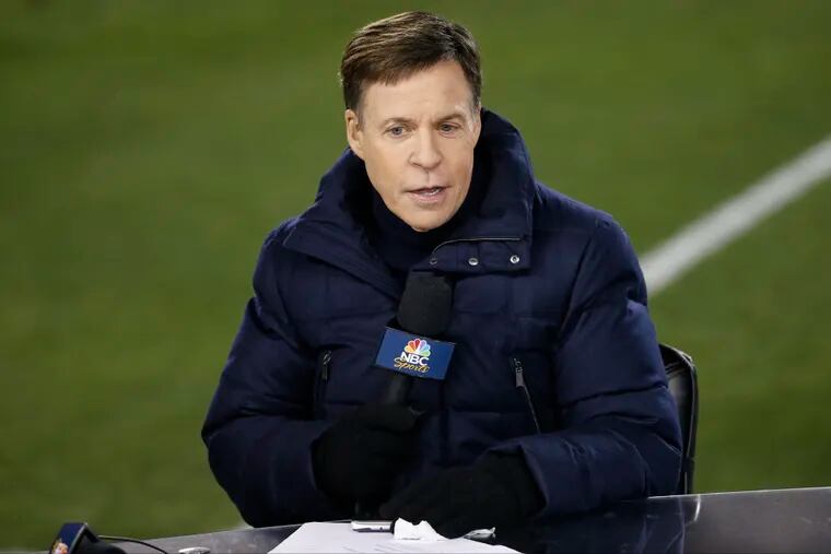NBC's Bob Costas speaks during a broadcast before a 2015 game between the Philadelphia Eagles and the Arizona Cardinals. He is reportedly looking to leave the network.